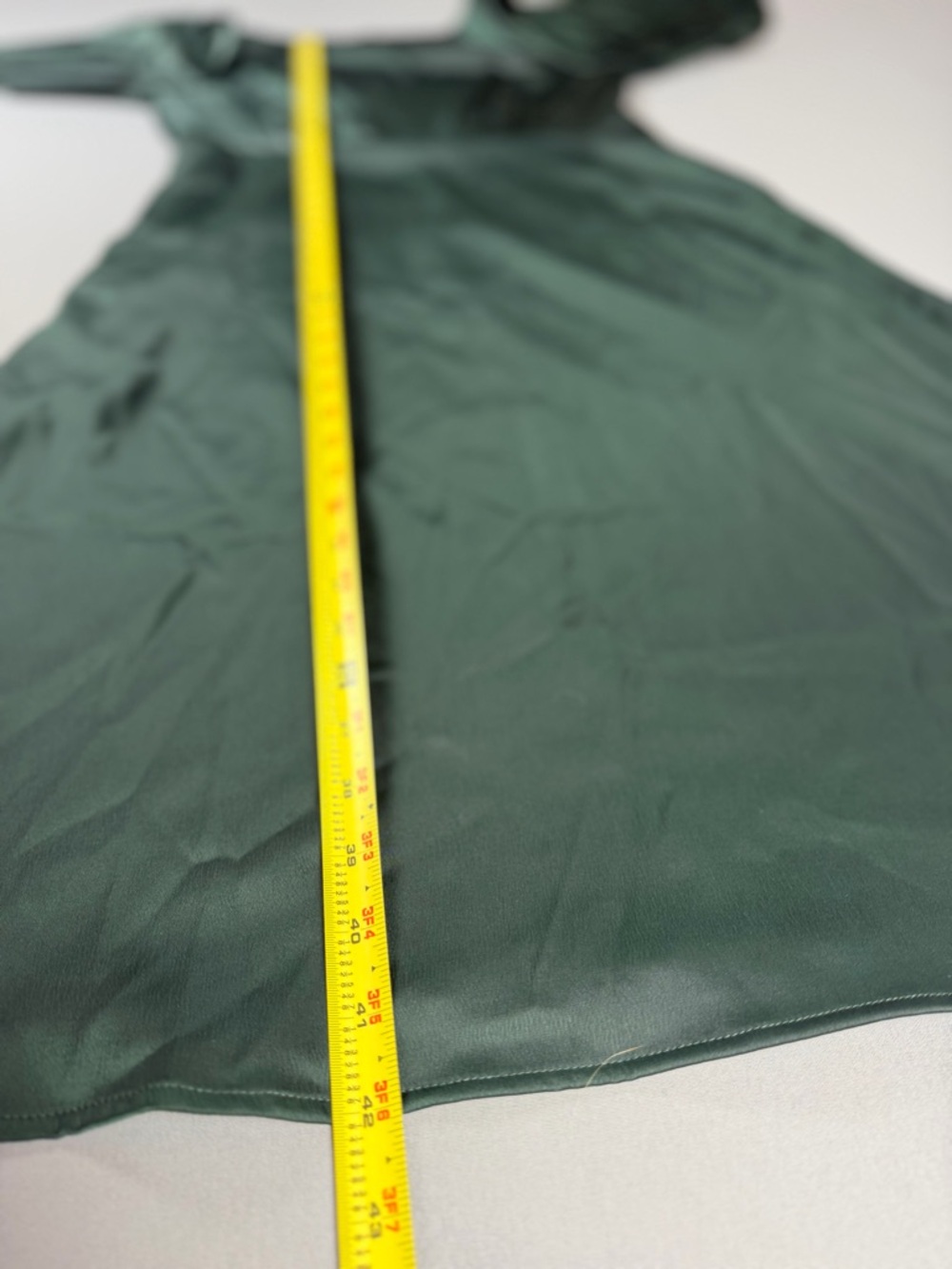 Banana Republic Emerald Green Satin Dress Size 8 Midi Flutter Sleeve Elegant NWT - Picture 14 of 15